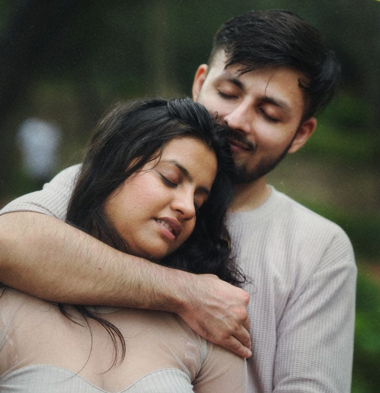 Couple embracing outdoors, eyes closed, photographed by Mograa House